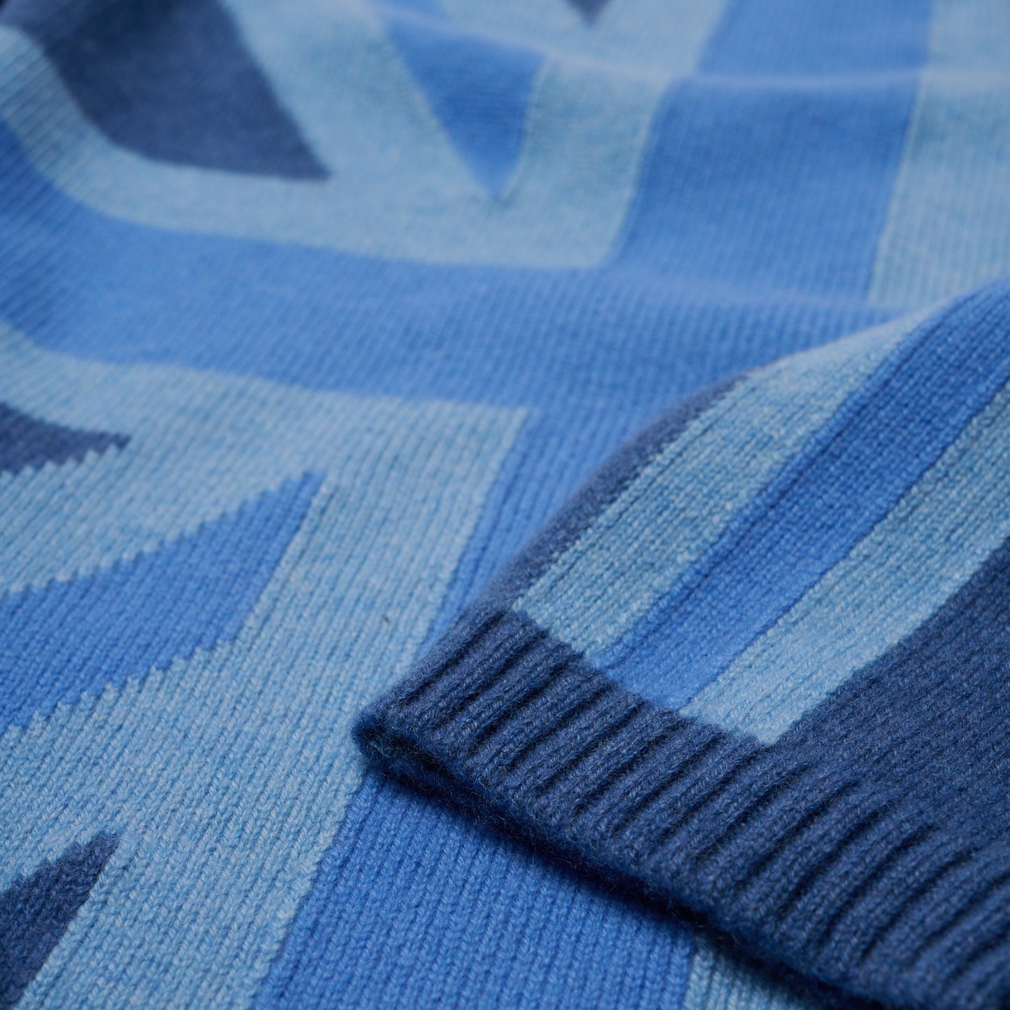 BLUE JEANS UNION JACK JUMPER - Shades of Blues