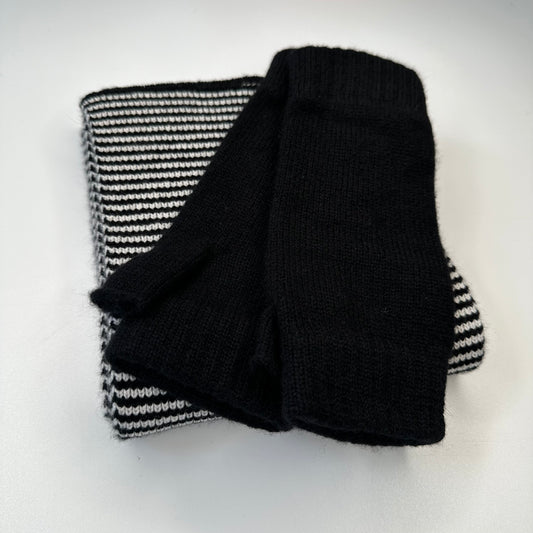Black - Wrist Warmers