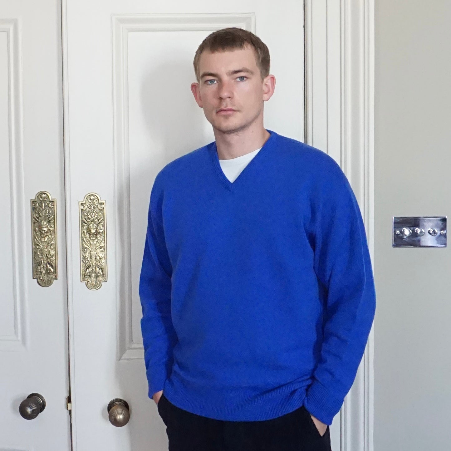 Luxury Classic 4 Ply V Neck Jumper - Klein Blue